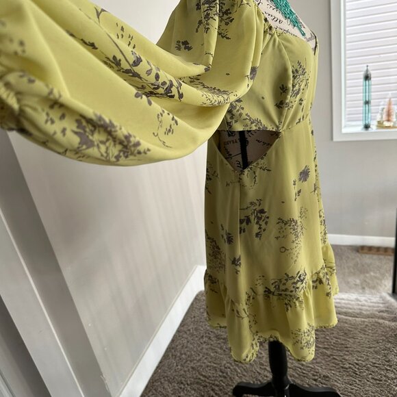 NWOT Long Sleeve Flare Mini Dress in Yellow Danty Floral - Size L - Picture 4 of 7